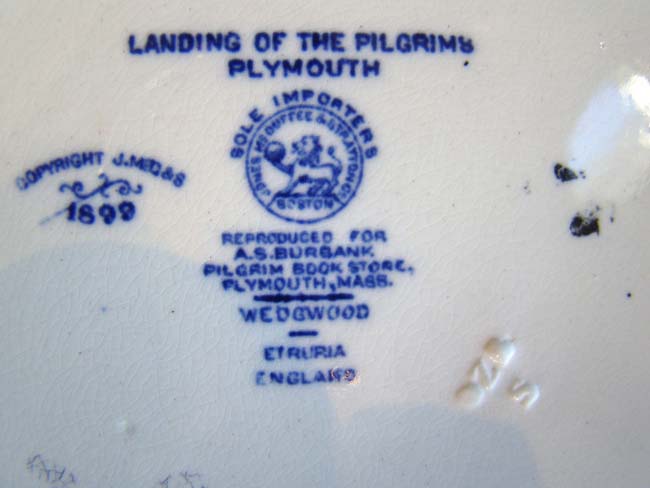 A fine Wedgwood souvenir plate circa 1899 depicting "The Landing of the Pilgrims" — image 2